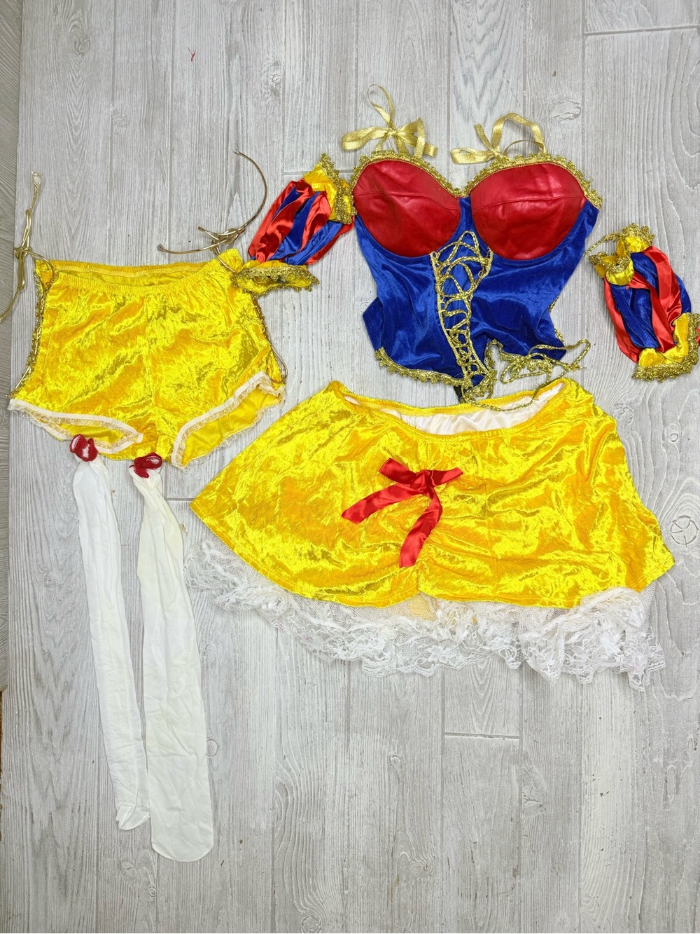 California costumes women’s Snow White sexy costume / cosplay outfit size large - Picture 2 of 10